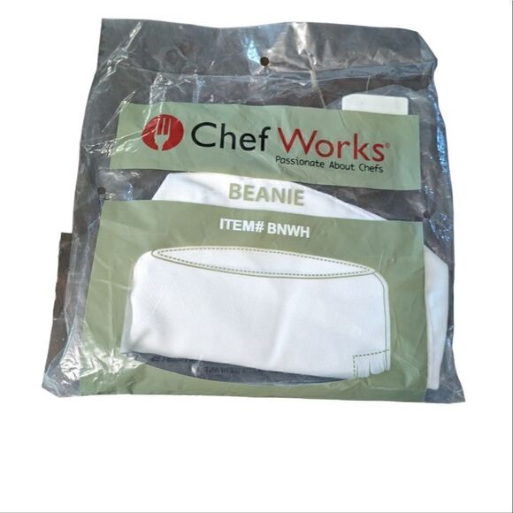Chef Works bundle of 3 tapered aprons and 1 beanie - Picture 3 of 3